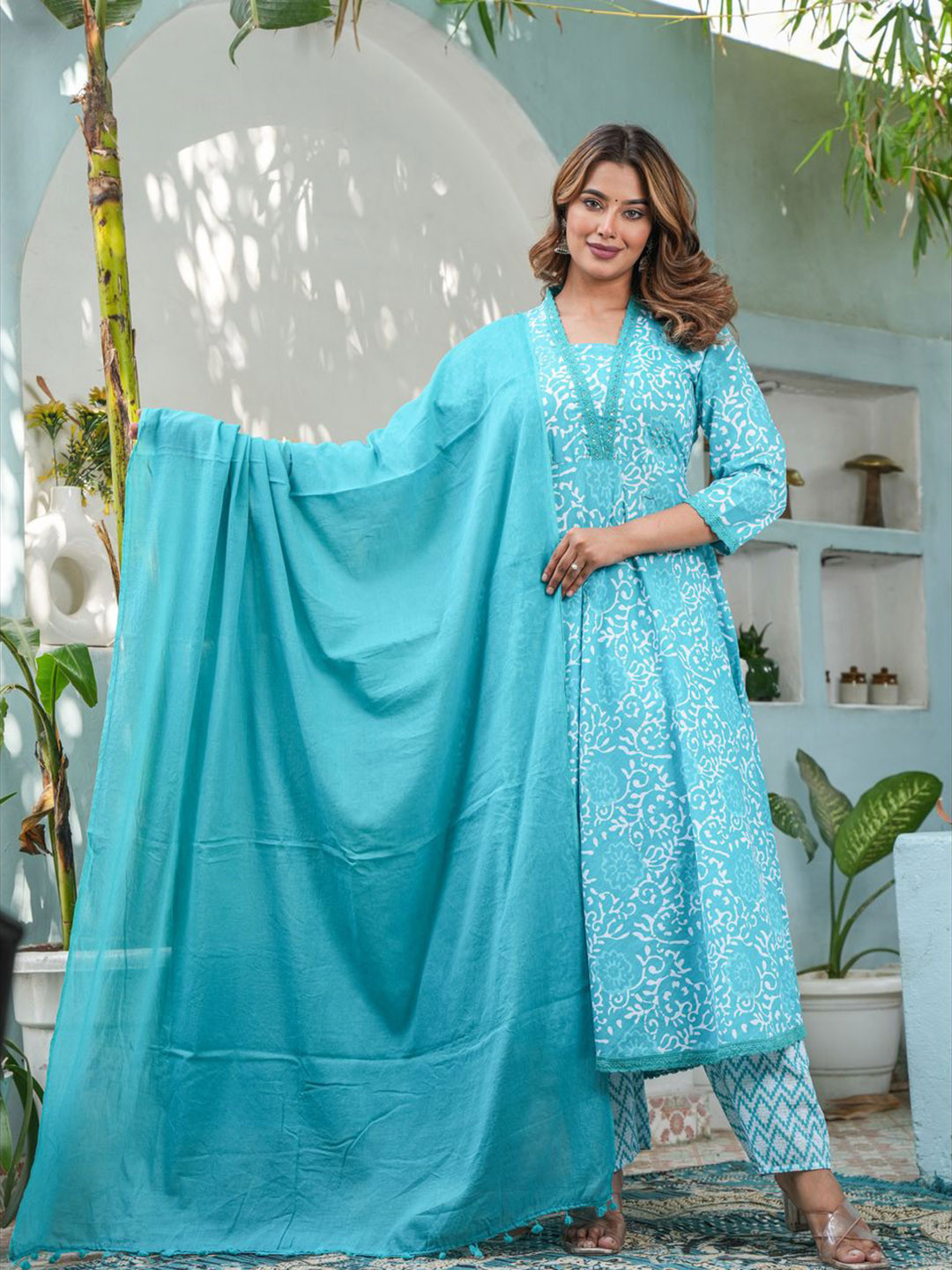 

SINGNI Floral Printed Empire V-Neck Pure Cotton A-Line Kurta With Trousers & Dupatta, Blue