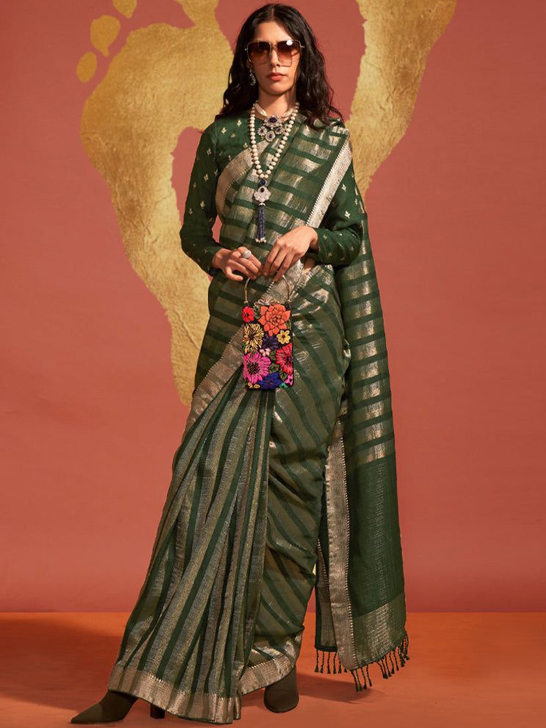 

Swaranjali Woven Design Pure Silk Saree, Olive