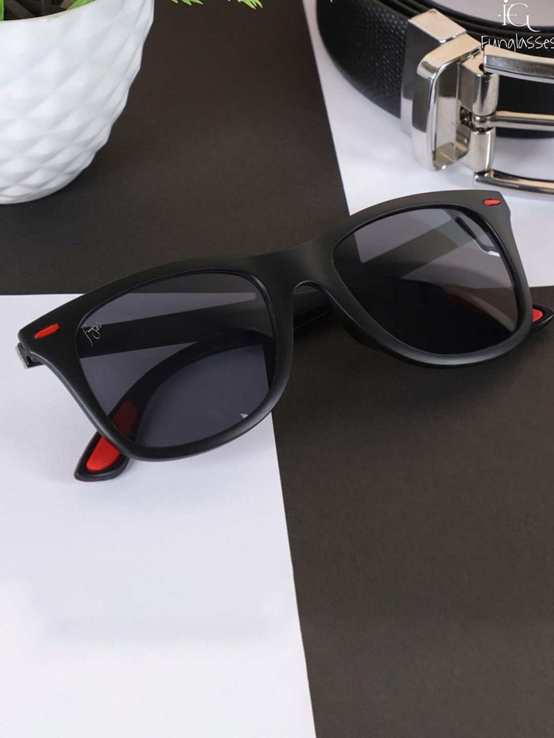 

FUNGLASSES Unisex Square Sunglasses with UV Protected Lens, Black