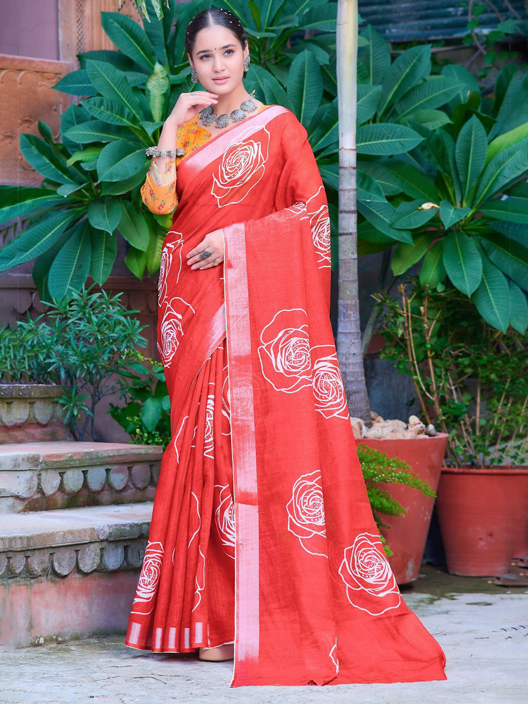 

Nimidiya Floral Pure Cotton Saree, Red