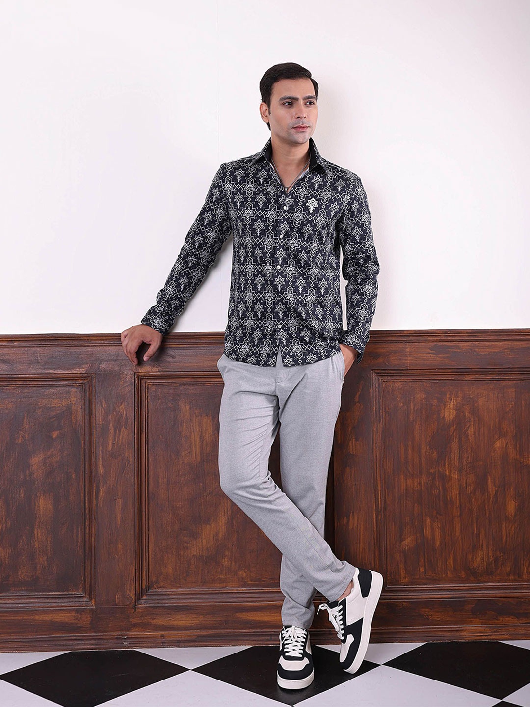 

ABKASA Men Classic Fit Spread Collar Abstract Printed Cotton Casual Shirt, Black