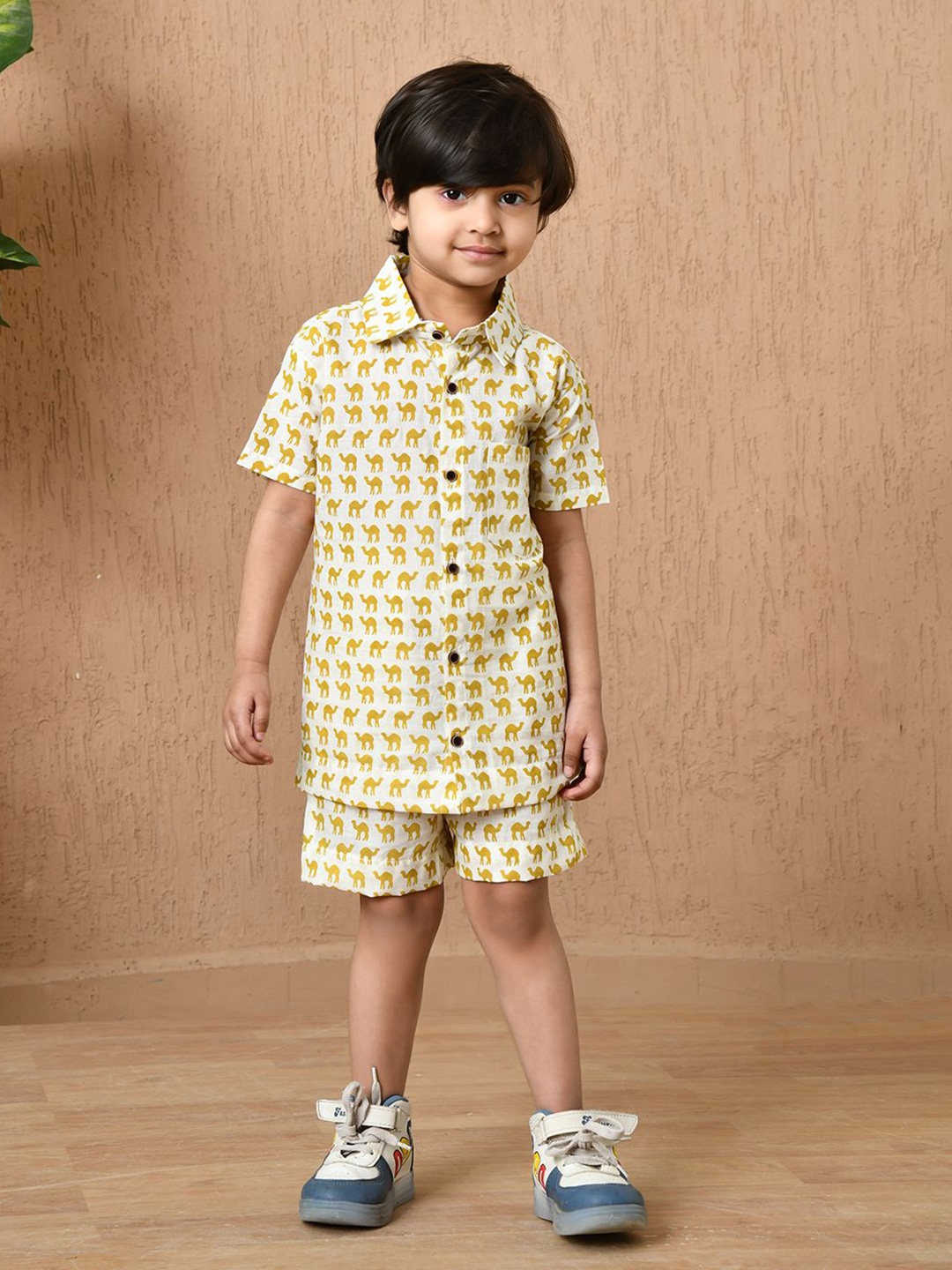 

MoMaa Boys Printed Short Sleeves Pure Cotton Shirt With Shorts, Olive