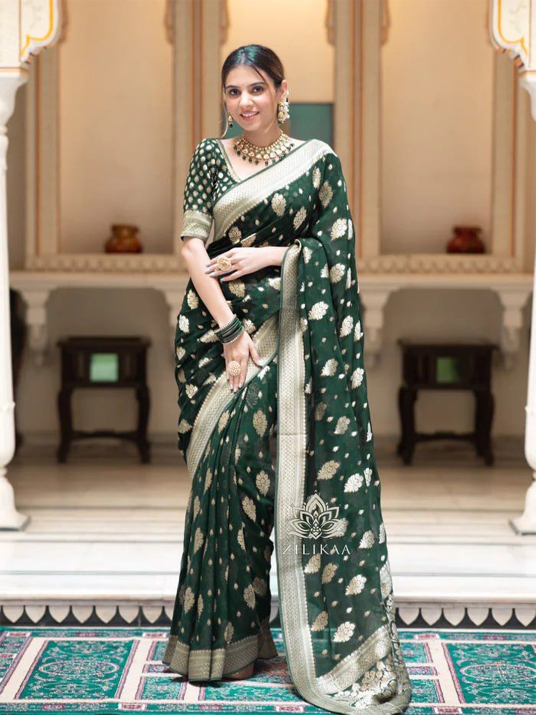 

PAYAL CREATION Woven Design Zari Banarasi Saree, Green