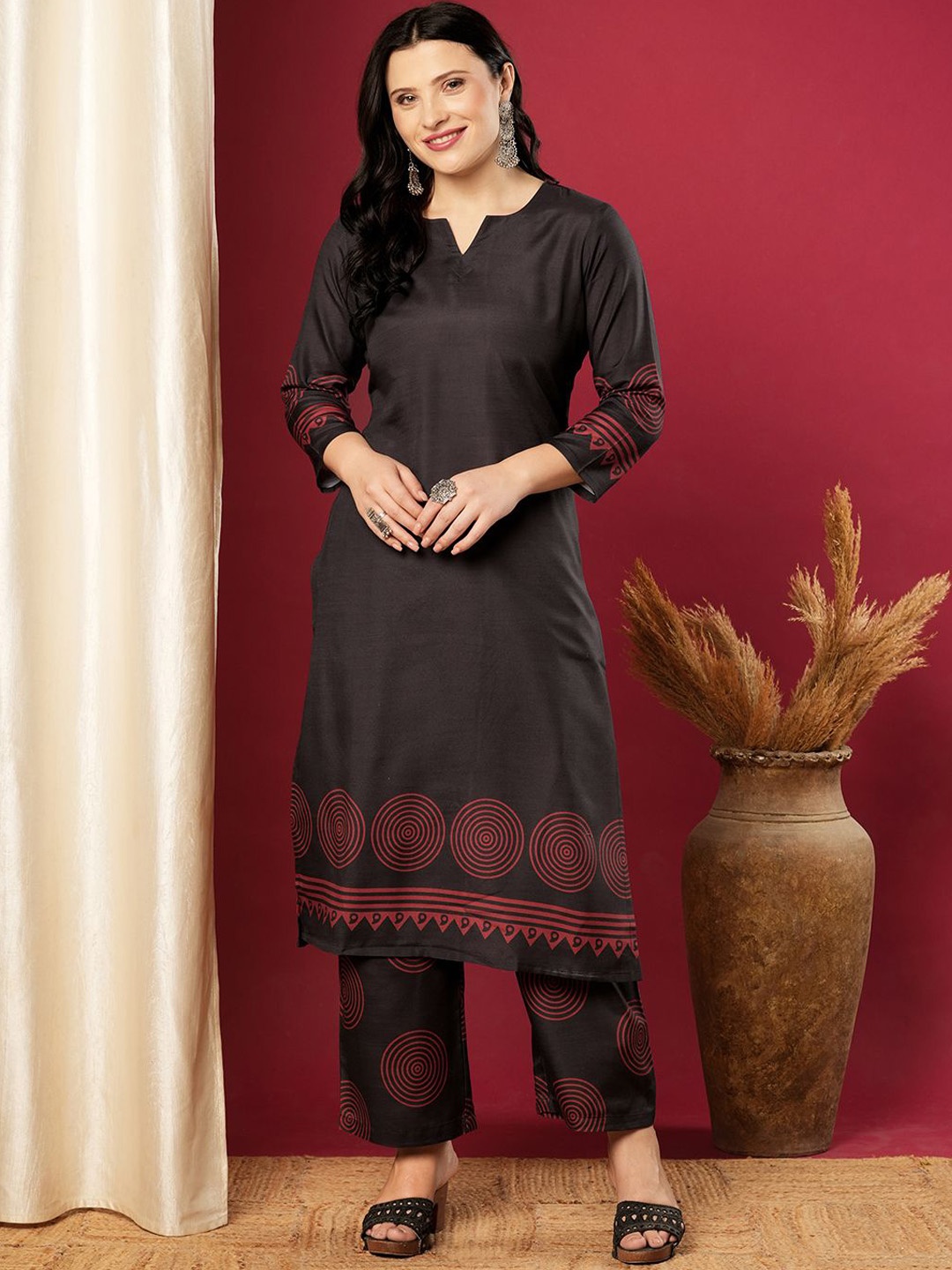 

Anni Designer Floral Printed Notch Neck Straight Kurta With Trousers, Black