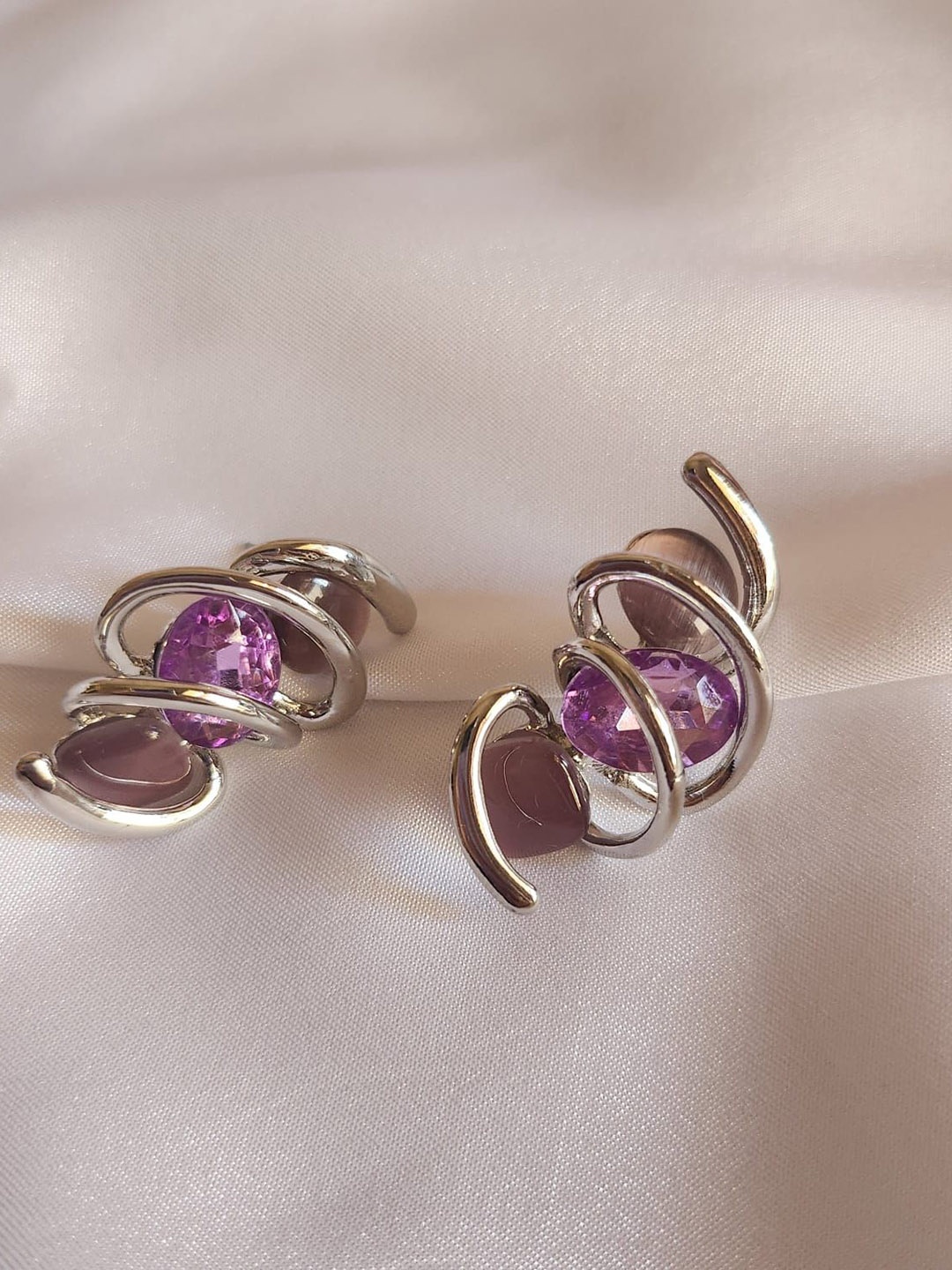 

Piu Jewels Stainless Steel Silver-Plated Stones Studded Zig Zag Shaped Drop Earrings, Purple