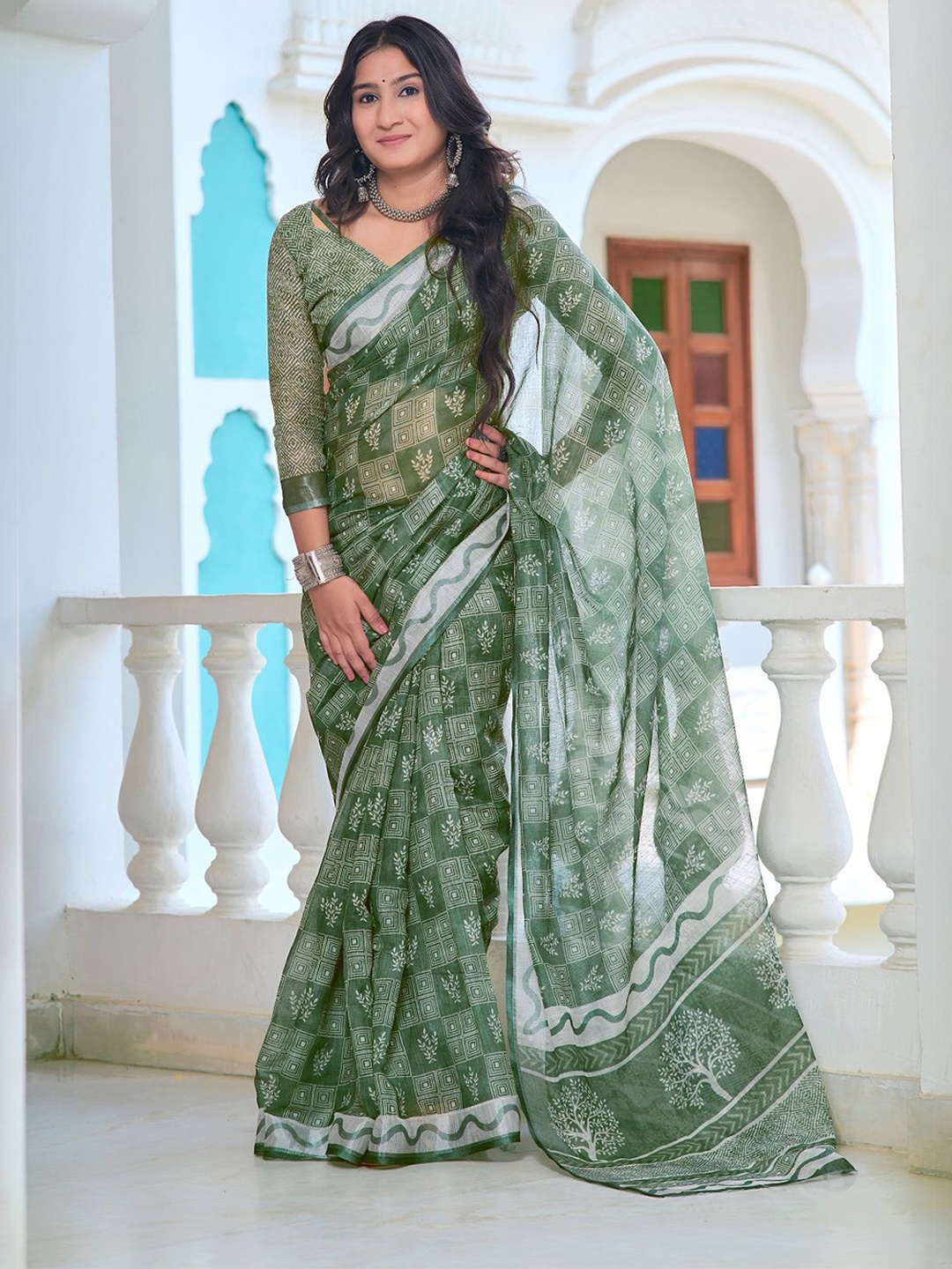 

Nimidiya Floral Printed Cotton Saree With Unstitched Blouse Piece, Green