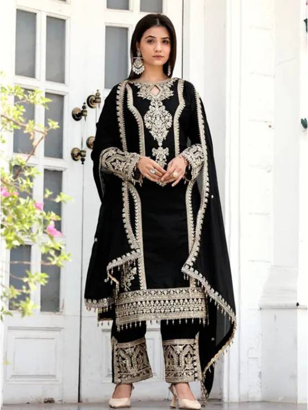 

AKSHARAM Floral Embroidered Sequinned Keyhole Neck Straight Kurta With Trousers & Dupatta, Black