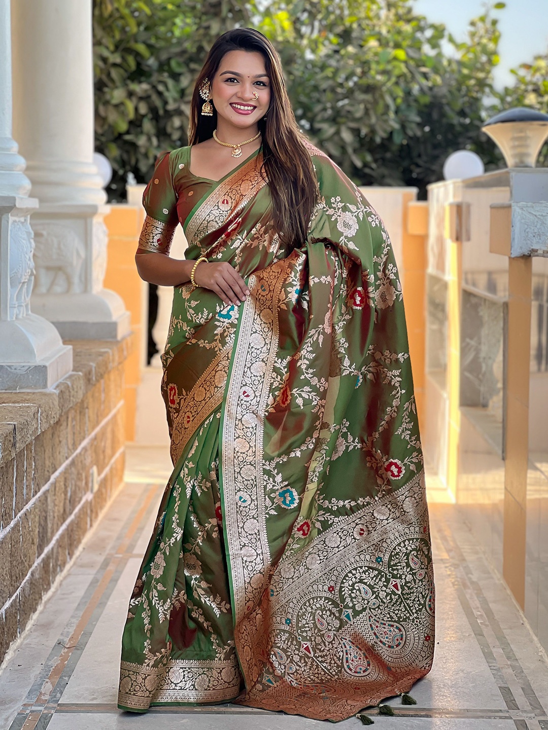 

Ekta Textiles Floral Woven Design Pure Silk Banarasi Sarees, Green