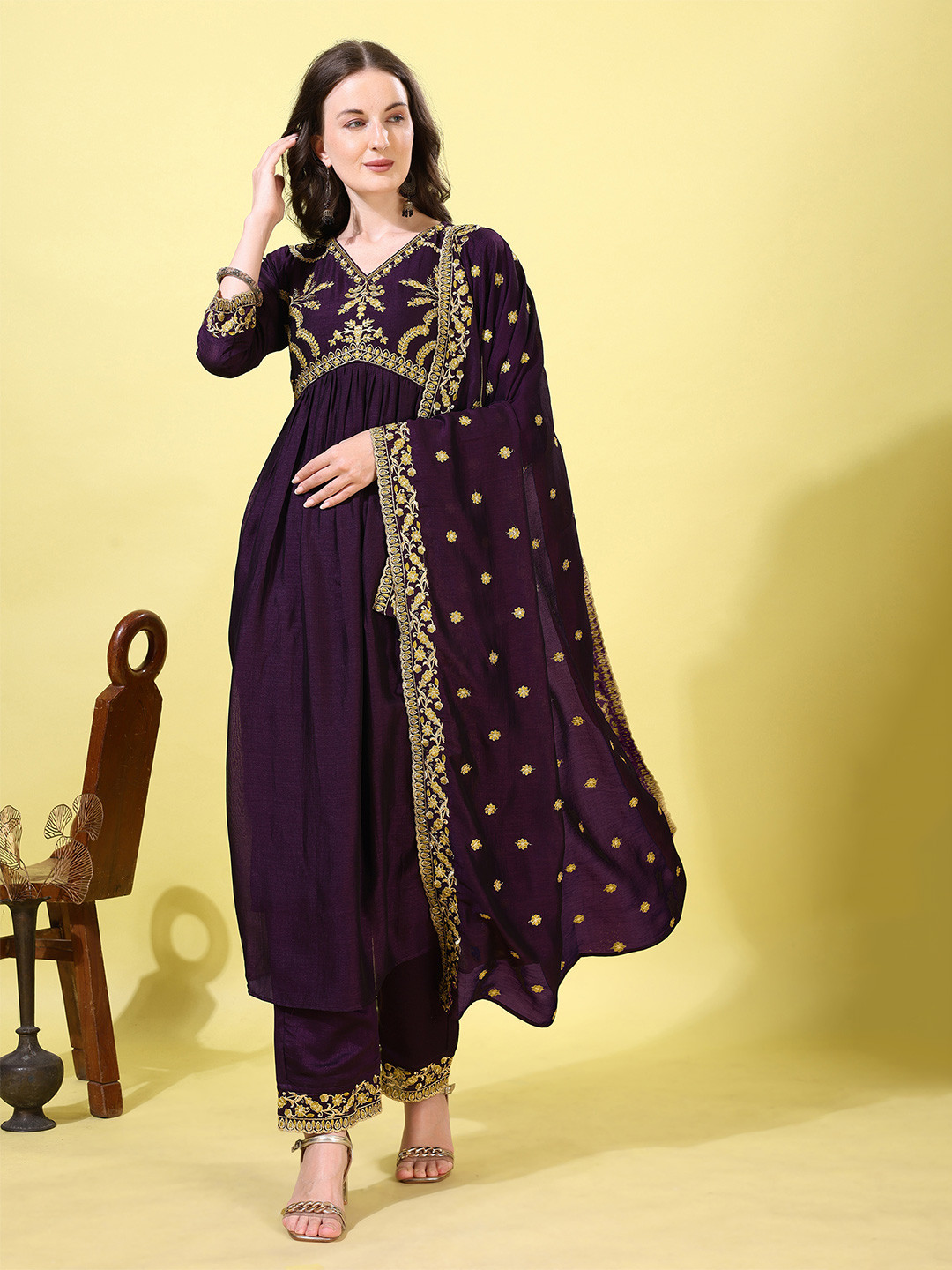 

Hirvanti Fashion Floral Yoke Design Empire V-Neck Embroidered Kurta With Trouser Dupatta, Purple