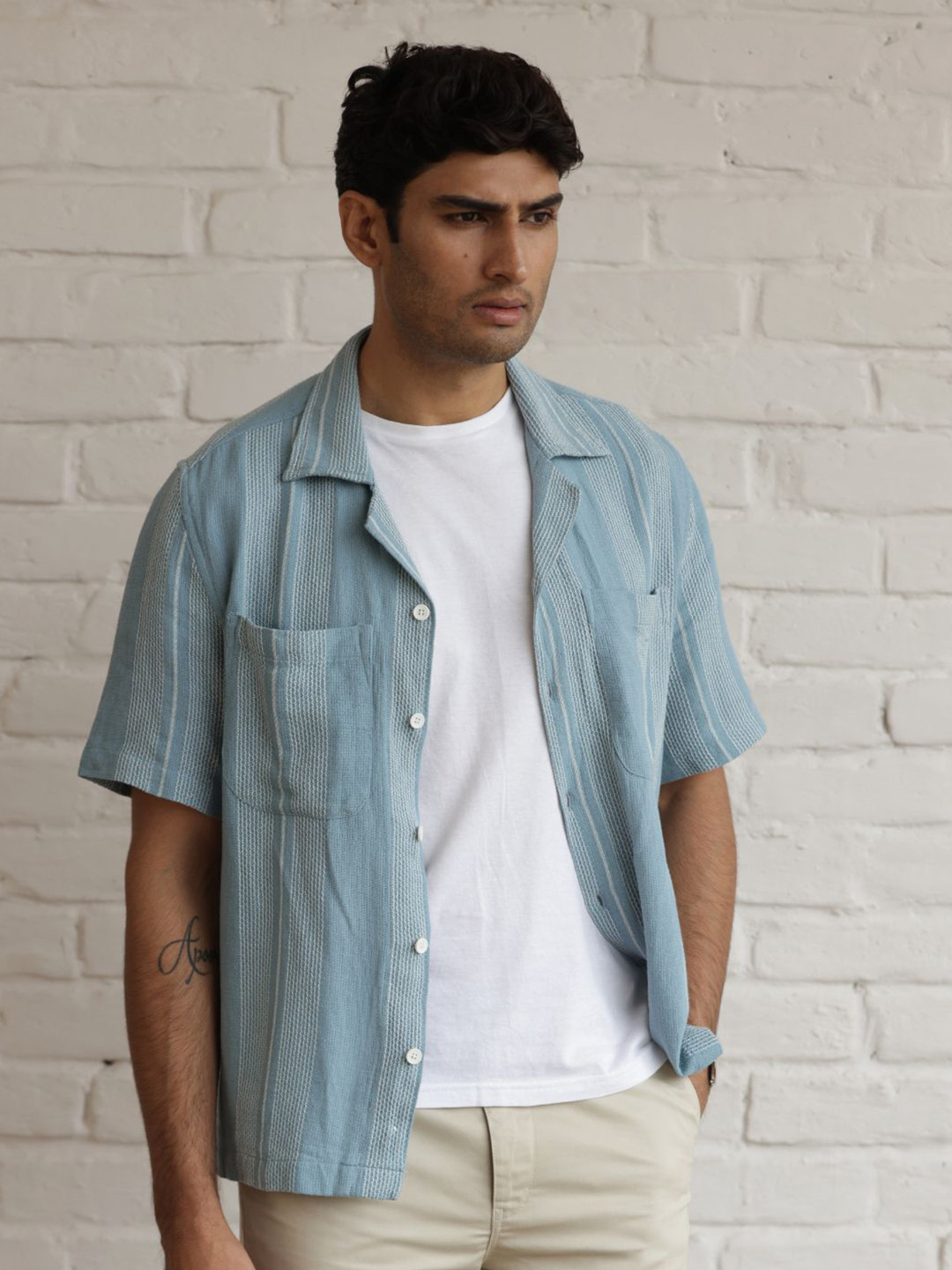 

Uncluttered Closet Men Relaxed Fit Club Collar Vertical Striped Cotton Casual Shirt, Blue