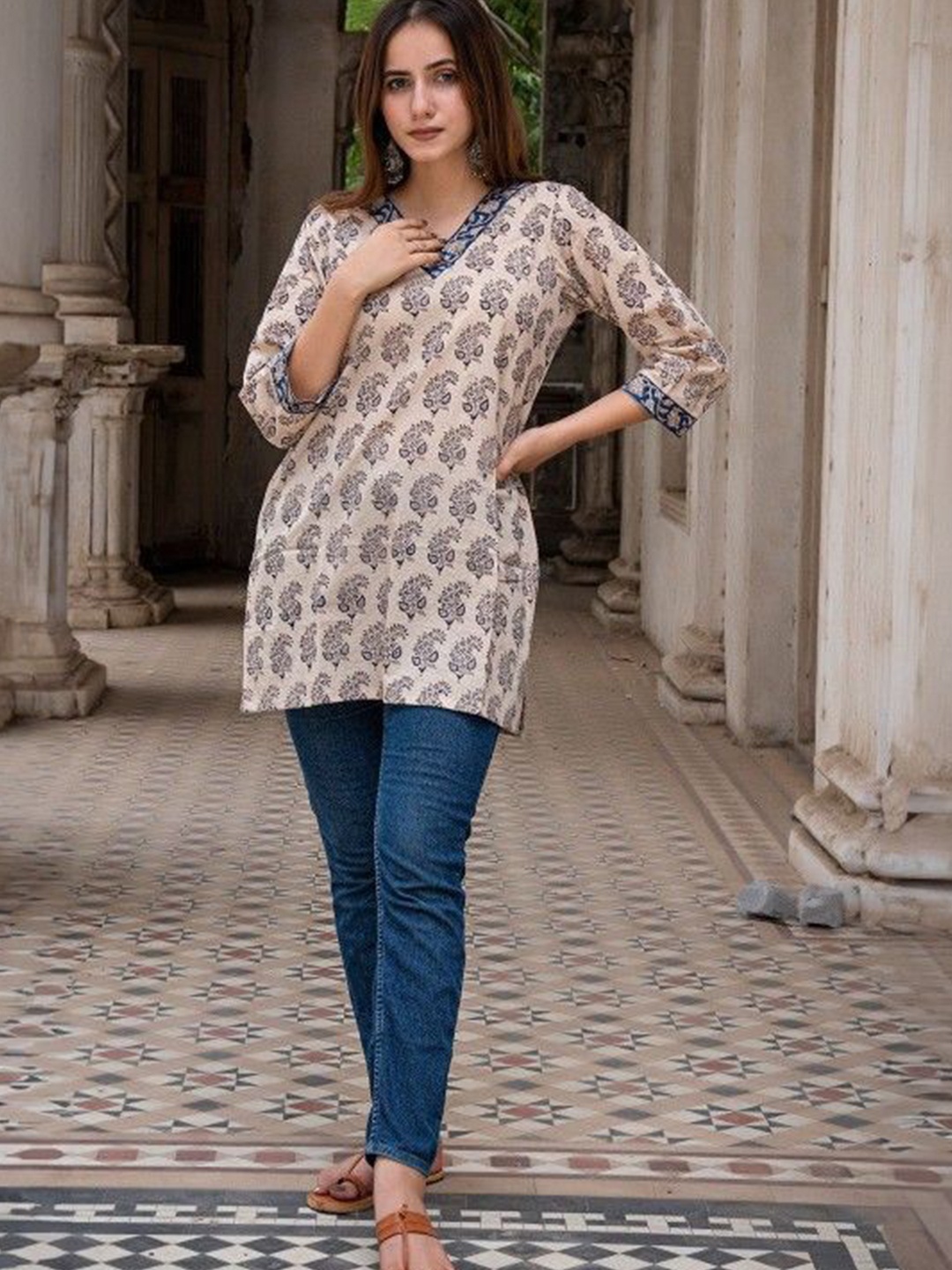 

Kairab Women Pure Cotton Floral Printed V-Neck Kurtis, Blue