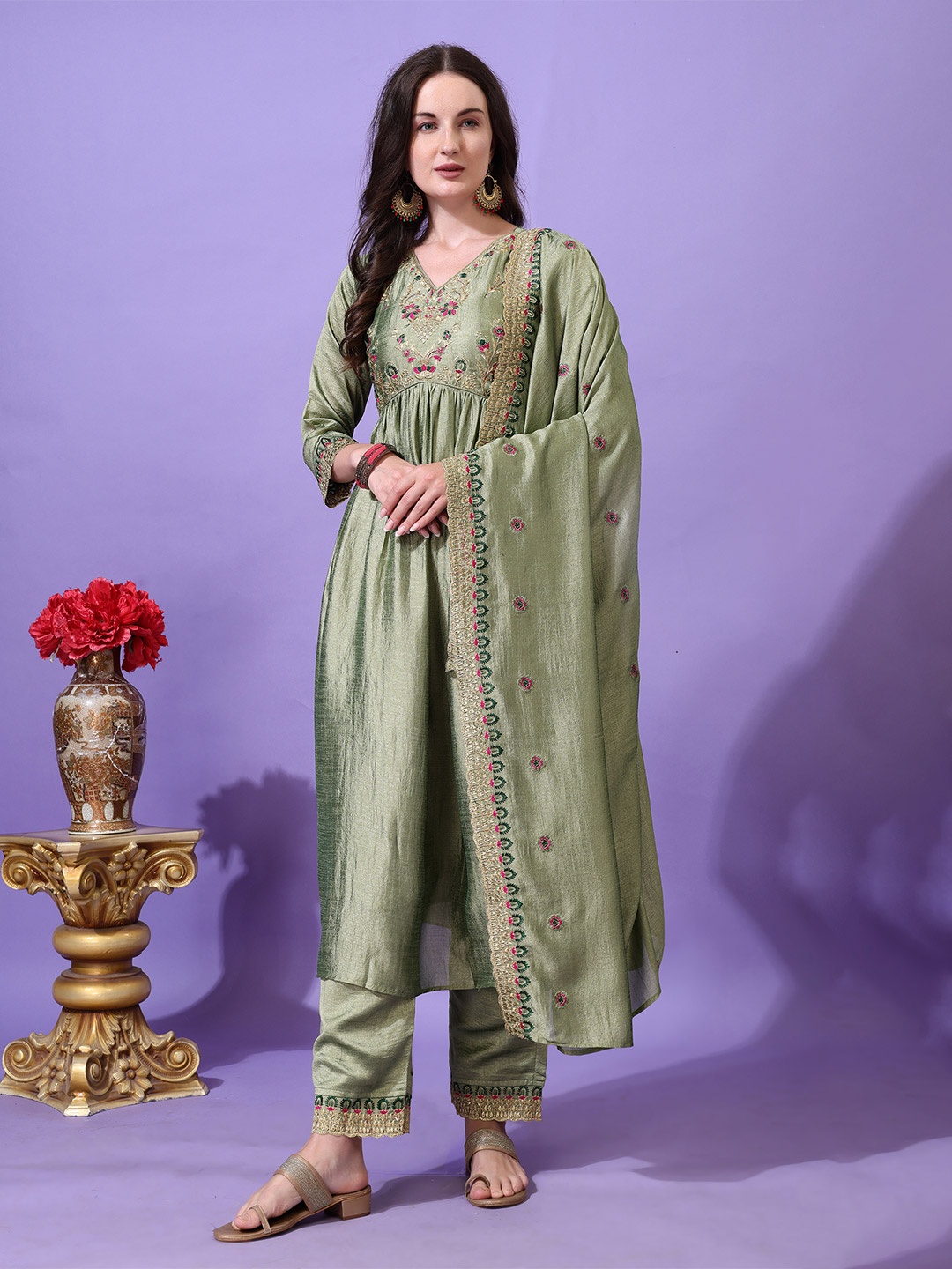 

Hirvanti Fashion Floral Yoke Design Empire V-Neck Embroidered Kurta With Trouser Dupatta, Green