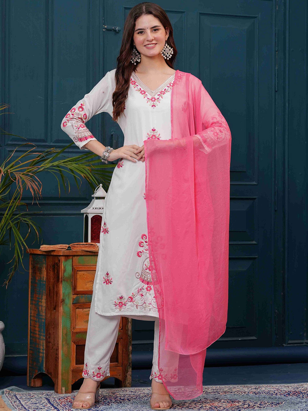 

ALEXEY JAY Floral Embroidered Thread Work V-Neck Straight Kurta With Trousers & Dupatta, White