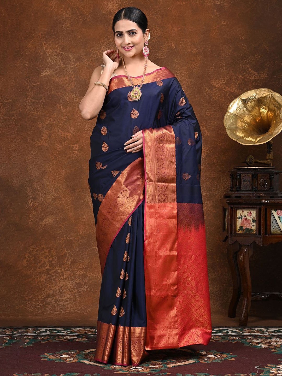 

Ushvii Woven Design Zari Kanjeevaram Saree, Navy blue