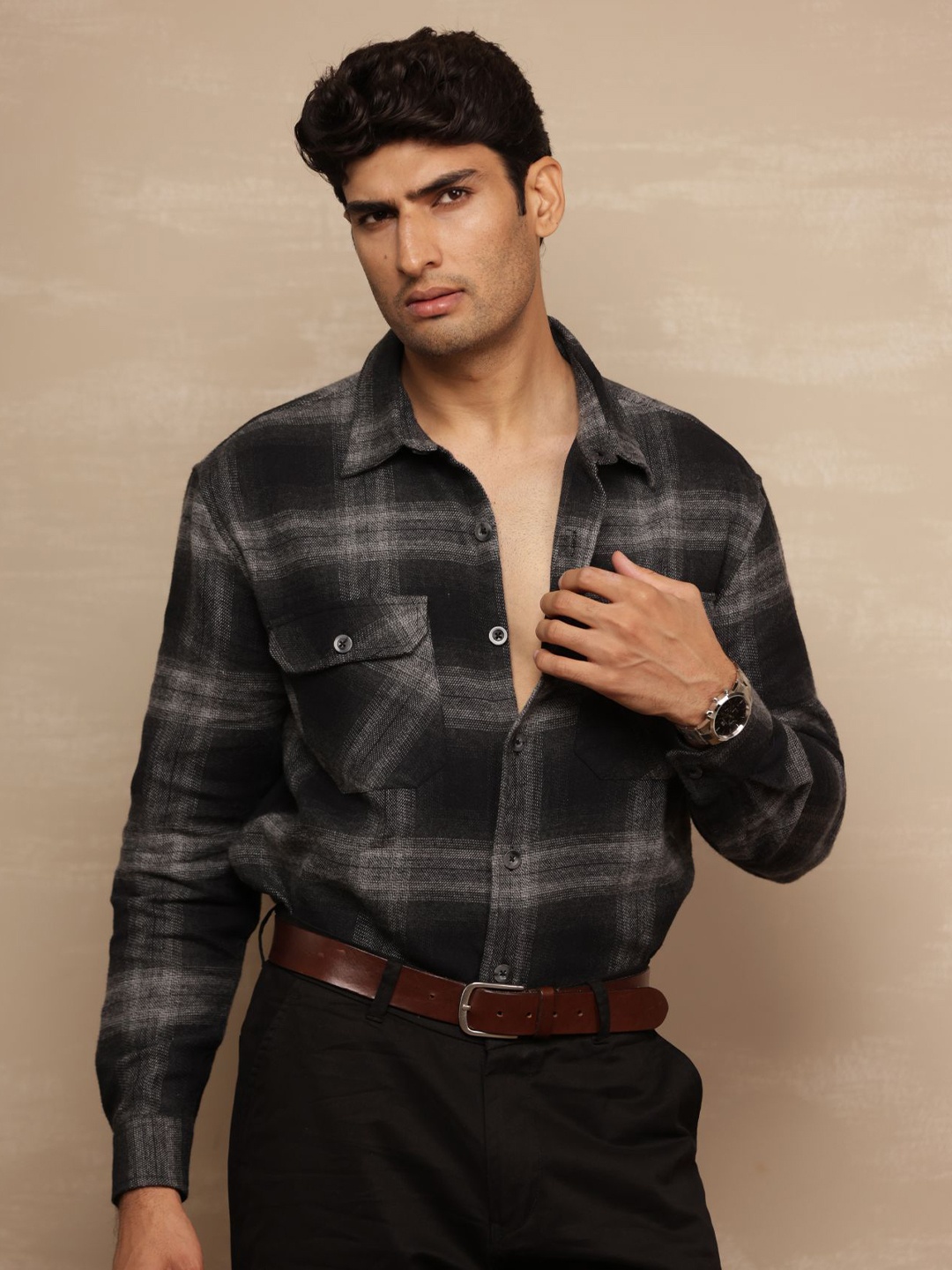 

Uncluttered Closet Men Relaxed Oversized Fit Buffalo Checked Cotton Casual Shirt, Black