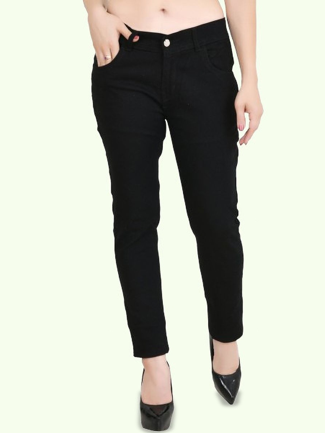 

LINARIA Women Classic Slim Fit Jeans, Black