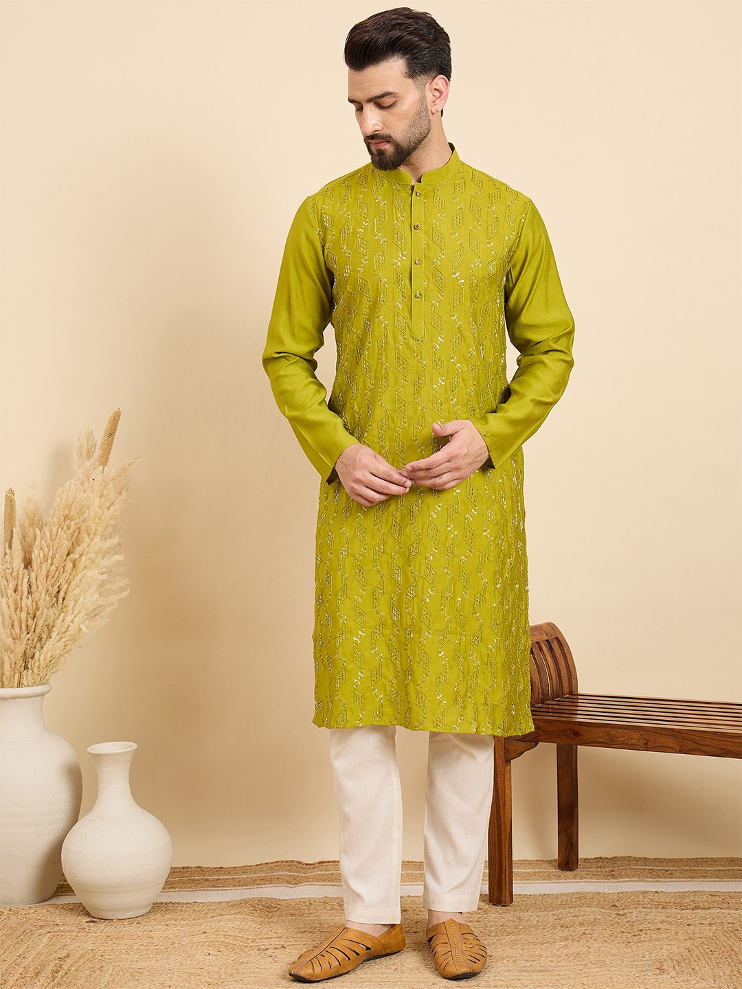 

HERE&NOW Ethnic Motifs Embroidered Sequinned Mandarin Collar Straight Kurta, Lime green