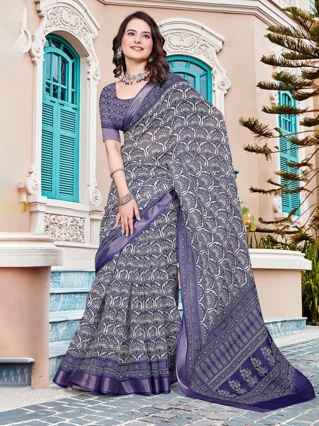 

Nimidiya Floral Pure Cotton Saree, Navy blue