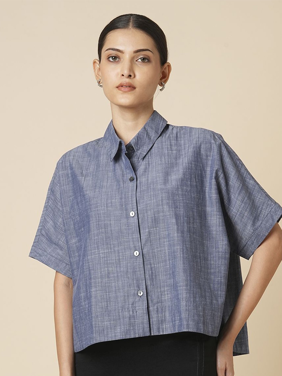 

Chemistry Women Boxy Fit Spread Collar Solid Cotton Casual Shirt, Grey