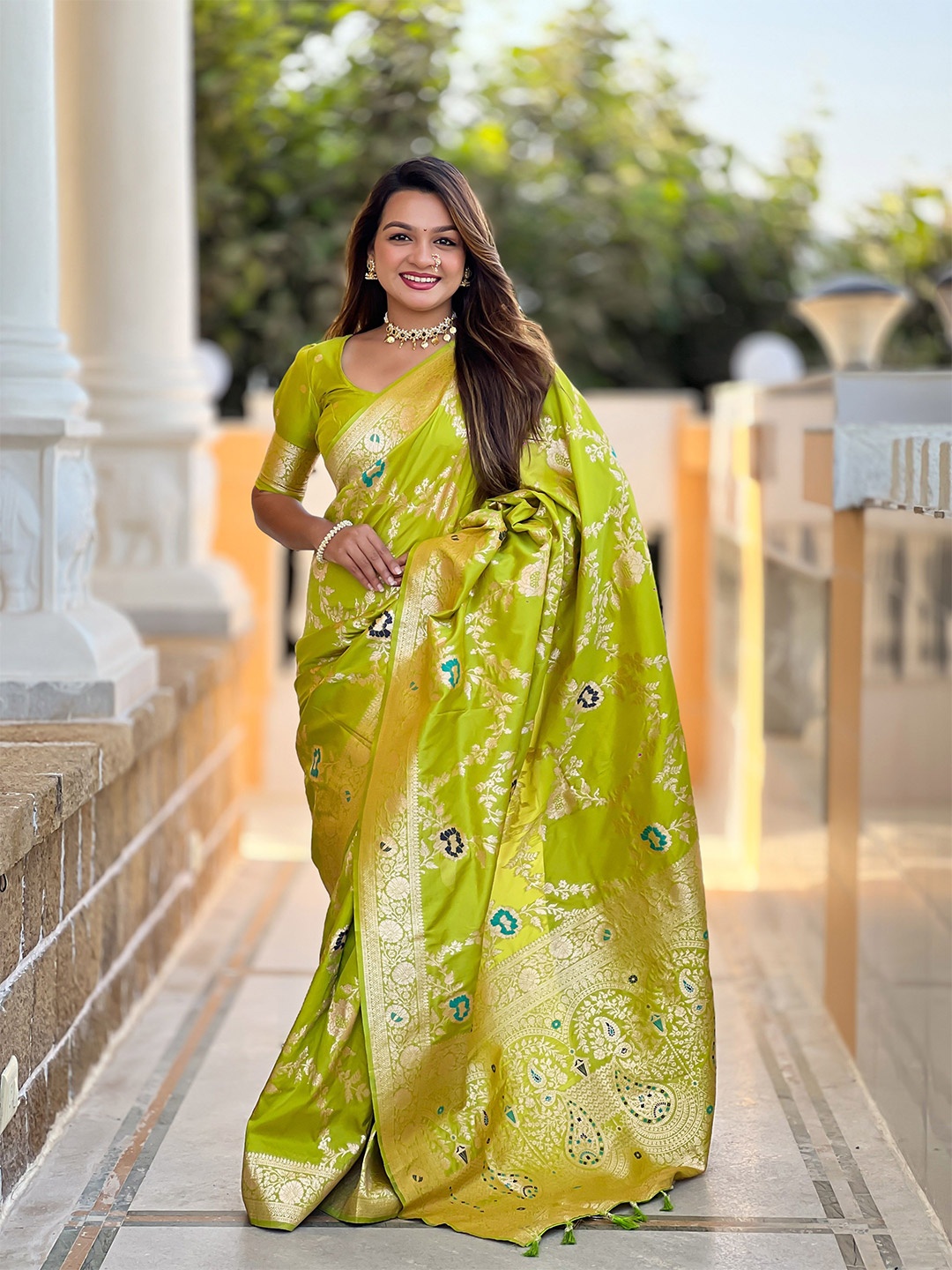 

Divyadham Textiles Ethnic Motifs Woven Design Zari Pure Silk Designer Banarasi Saree, Green