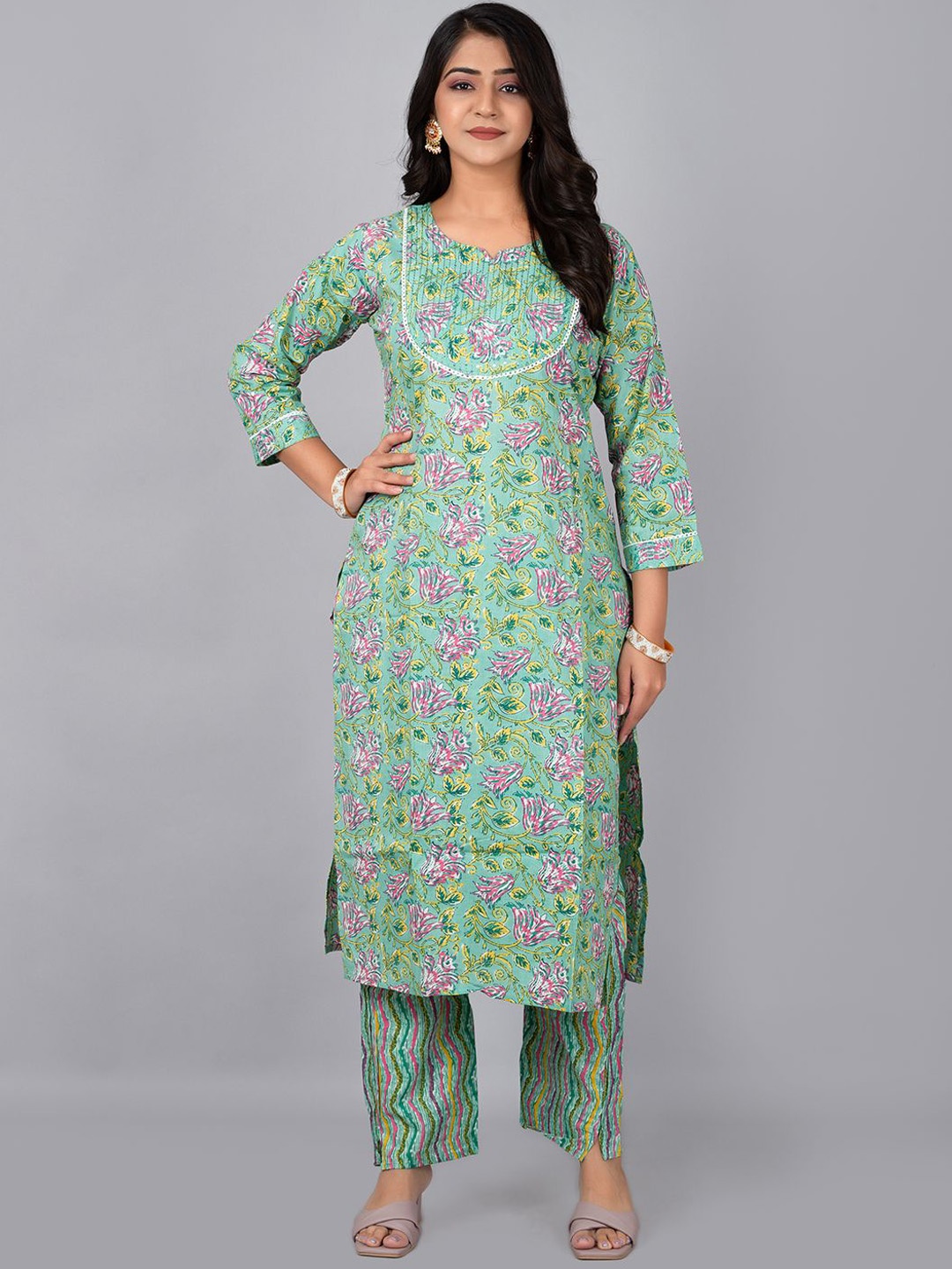 

TRIVEDI Floral Printed Round Neck Pure Cotton Straight Kurta With Trousers, Green
