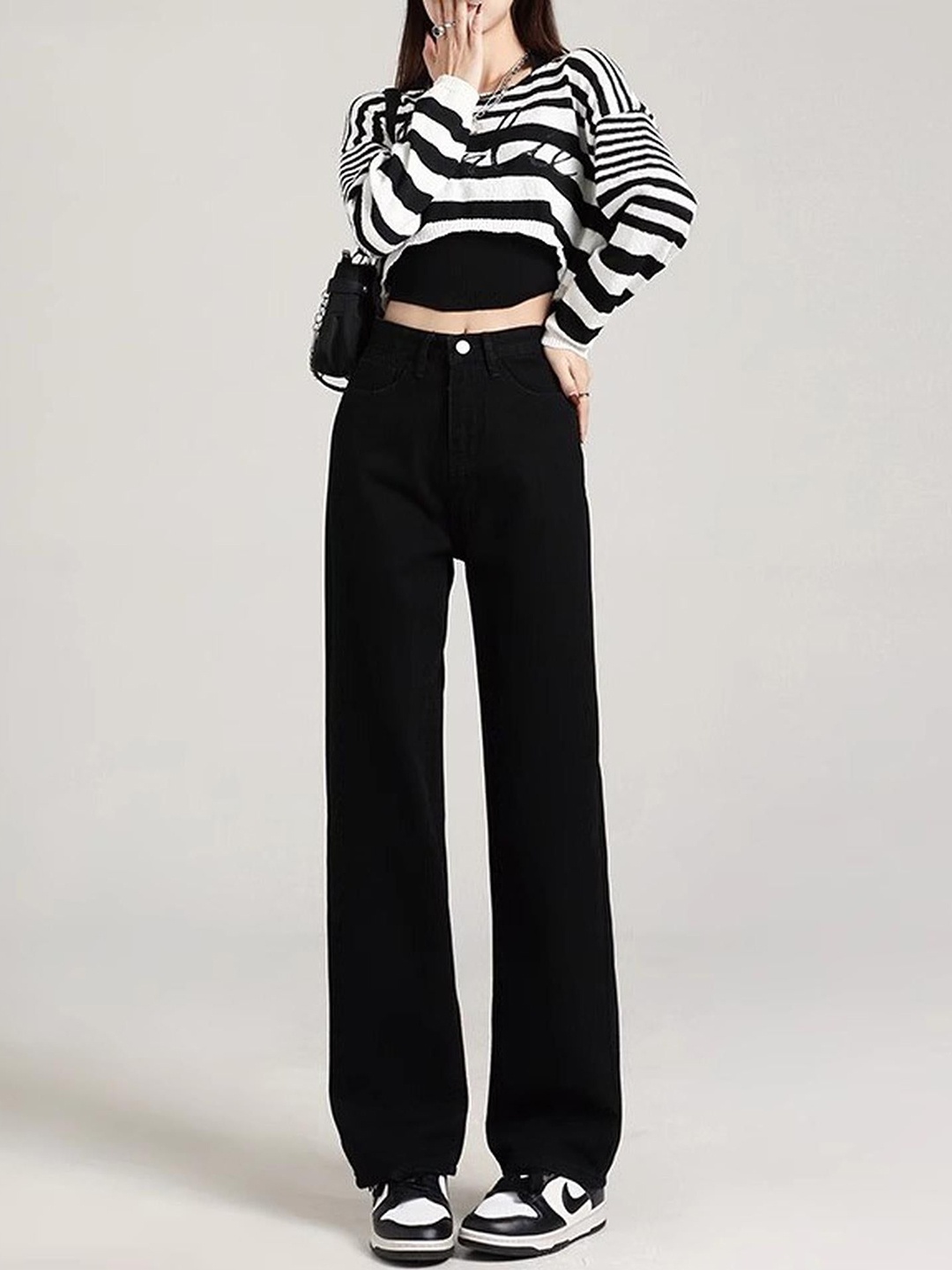 

Outzidr Women Original Mid Rise Clean Look Wide Leg Jeans, Black