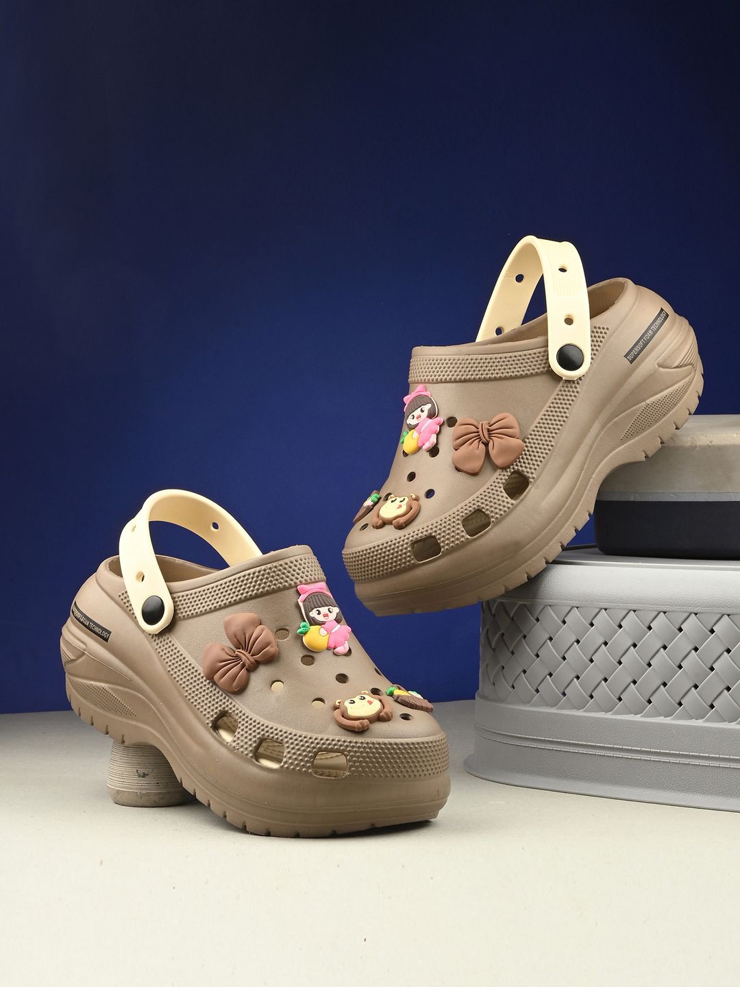 

DOCTOR HEALTH SUPER SOFT Women Self Design Clogs, Brown