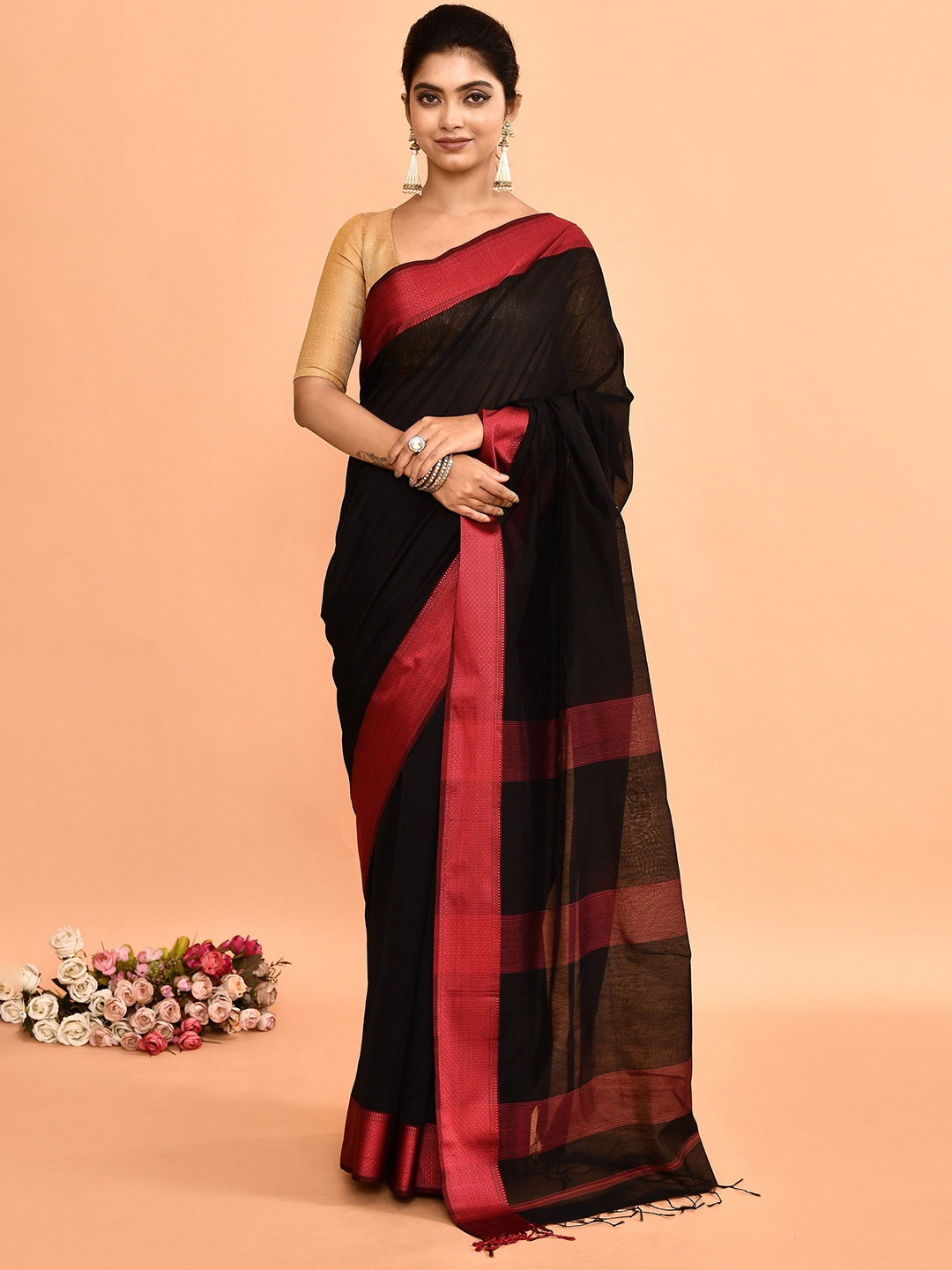 

THREAD SAGA Woven Design Zari Maheshwari Saree, Black