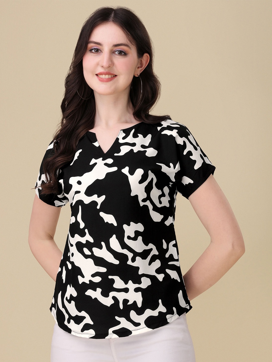 

De La Moda Women Short Sleeves Printed Top, Black