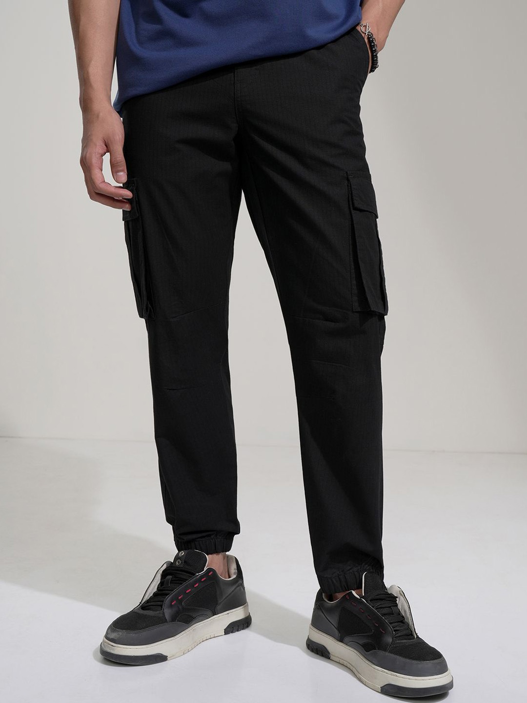 

HIGHLANDER Men High-Rise Slim Fit Cargos, Black