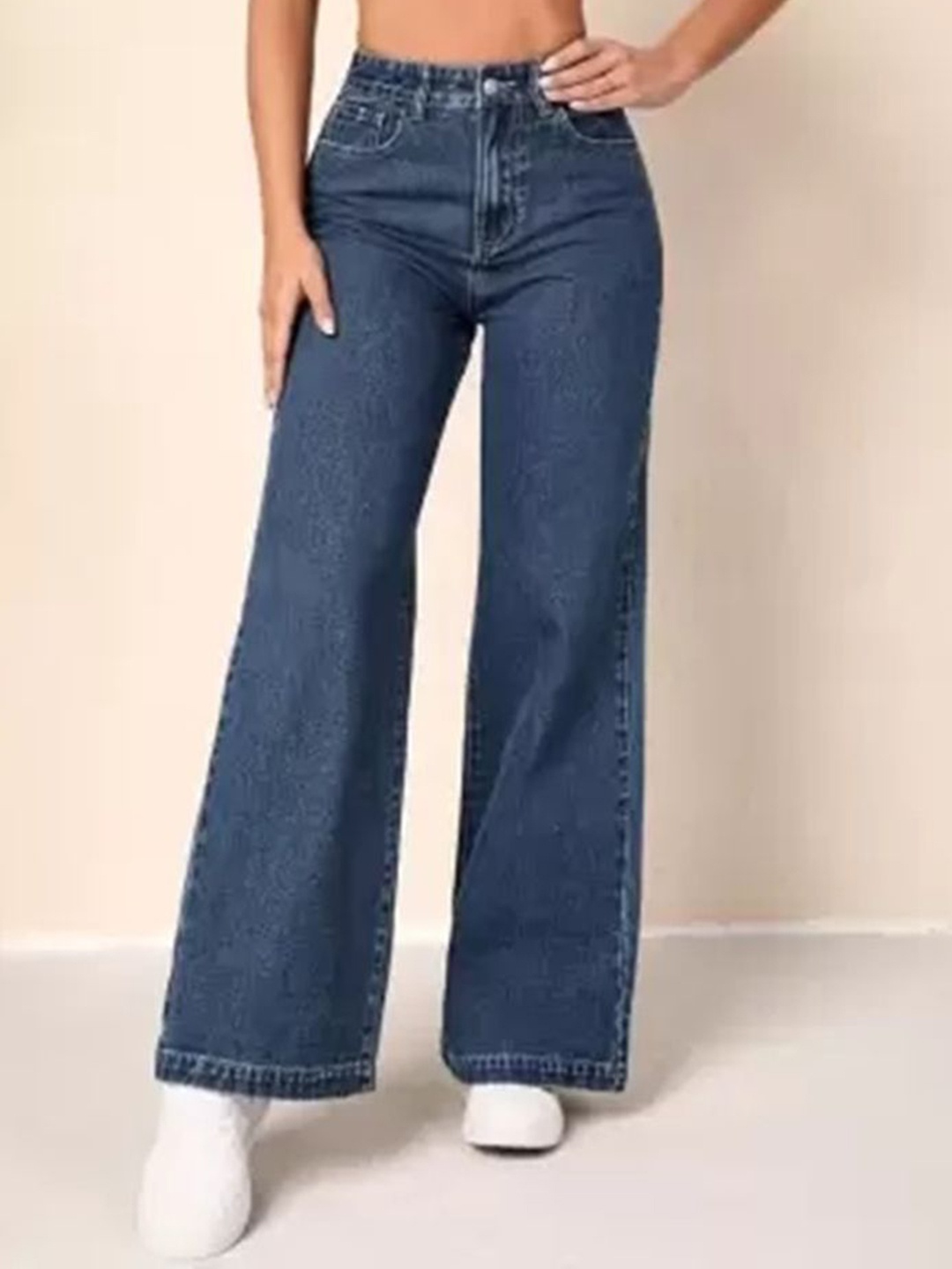

LINARIA Women Classic Relaxed Fit Low Distress Light Fade Jeans, Blue