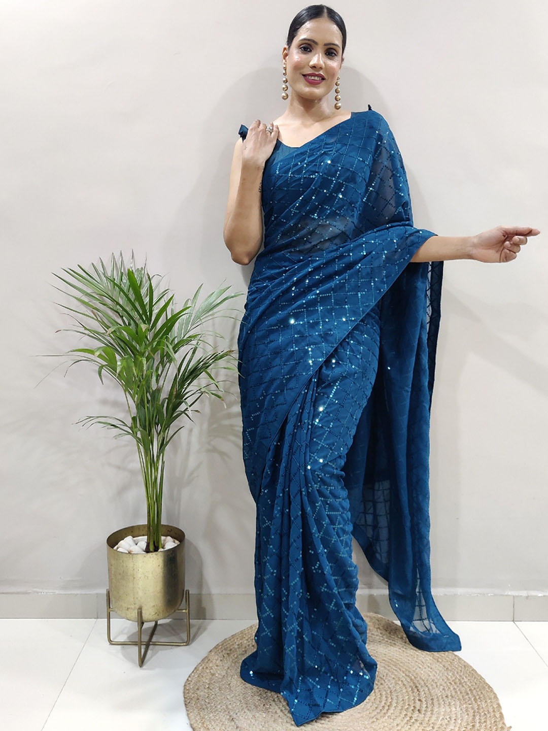 

THE52 Embellished Sequinned Georgette Saree, Green