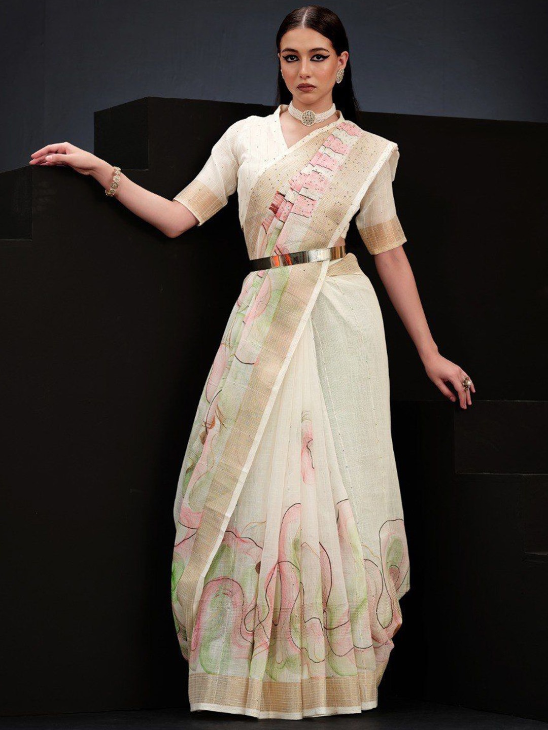 

BW X BUTTERFLY Printed Saree With Blouse Piece, Off white