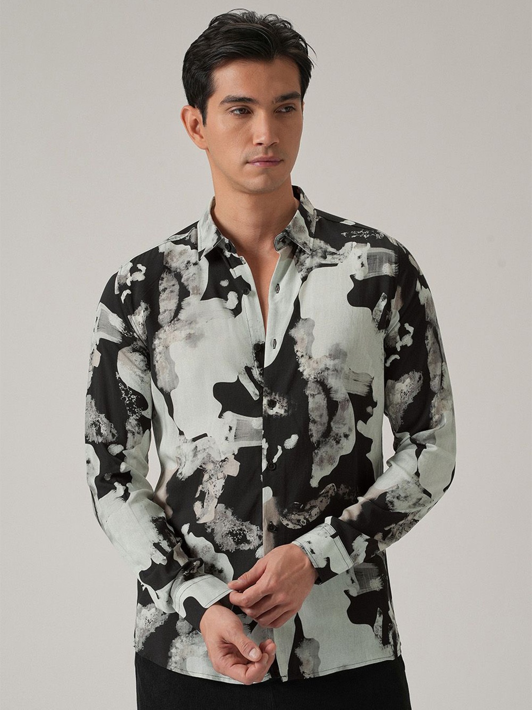 

Banana Club Men Abstract Printed Classic Slim Fit Casual Shirt, Black