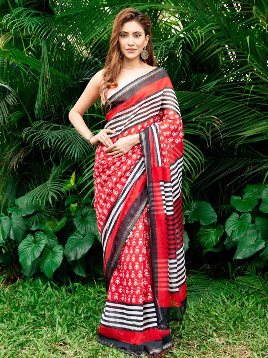 

Nimidiya Striped Pure Cotton Saree, Red