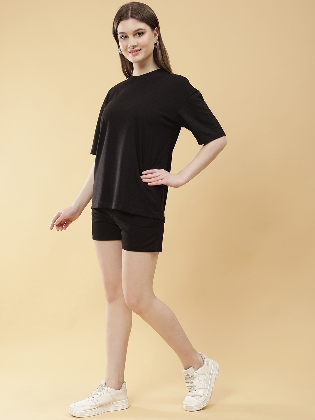

Mast & Harbour Women Mid-Rise Relaxed Fit Outdoor Antimicrobial Technology Regular Shorts, Black
