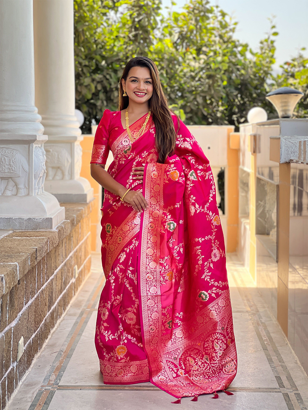 

Divyadham Textiles Woven Design Zari Pure Silk Banarasi Saree, Pink