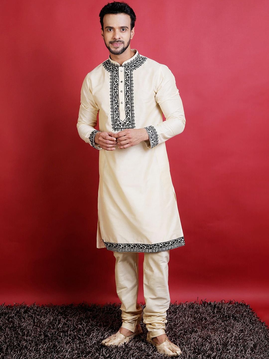

KHAAS Floral Embroidered Mandarin Collar Phulkari Cotton Silk Straight Kurta, Cream