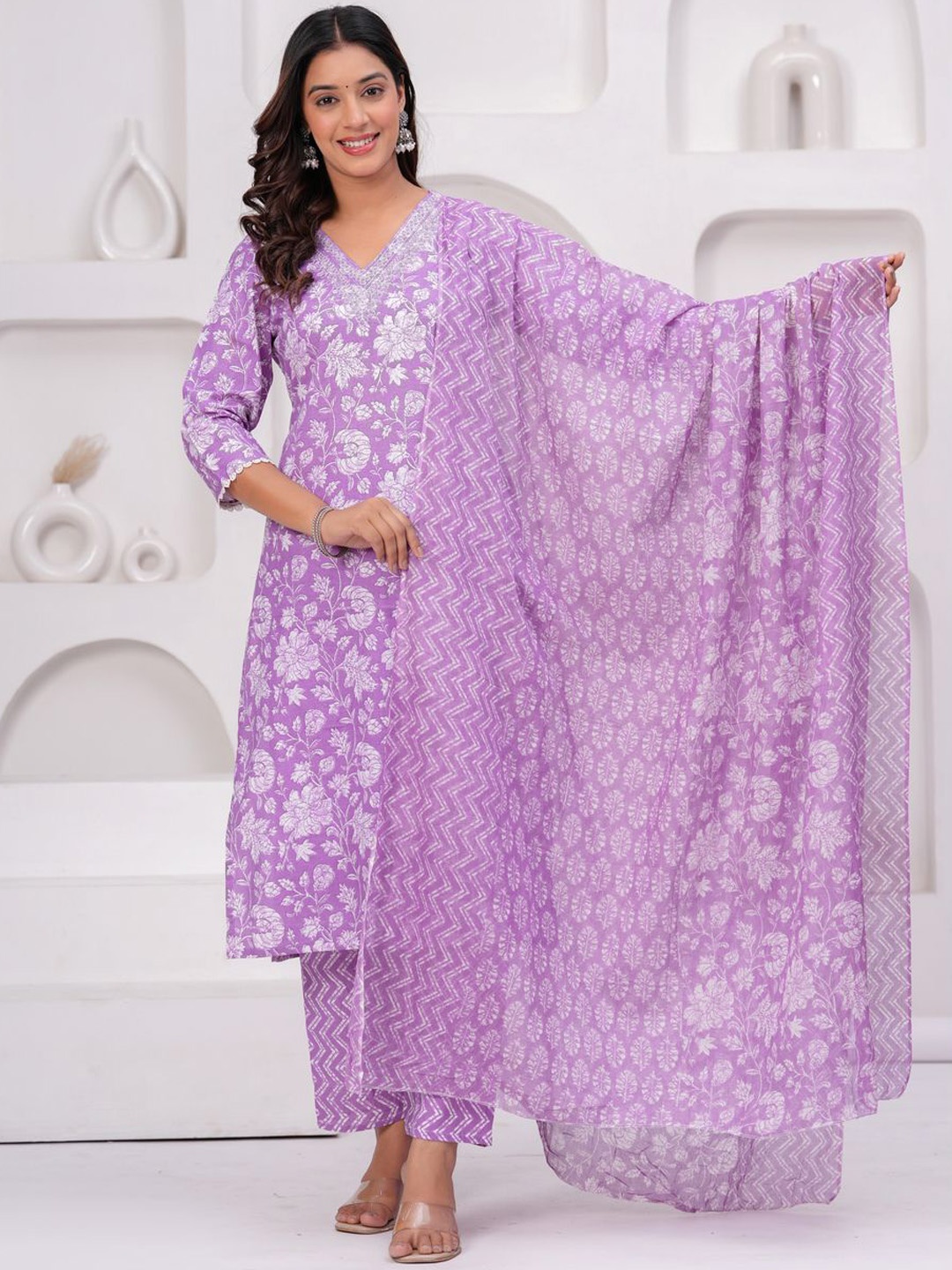 

SINGNI Floral Printed V-Neck Pure Cotton Straight Kurta With Trousers & Dupatta, Lavender
