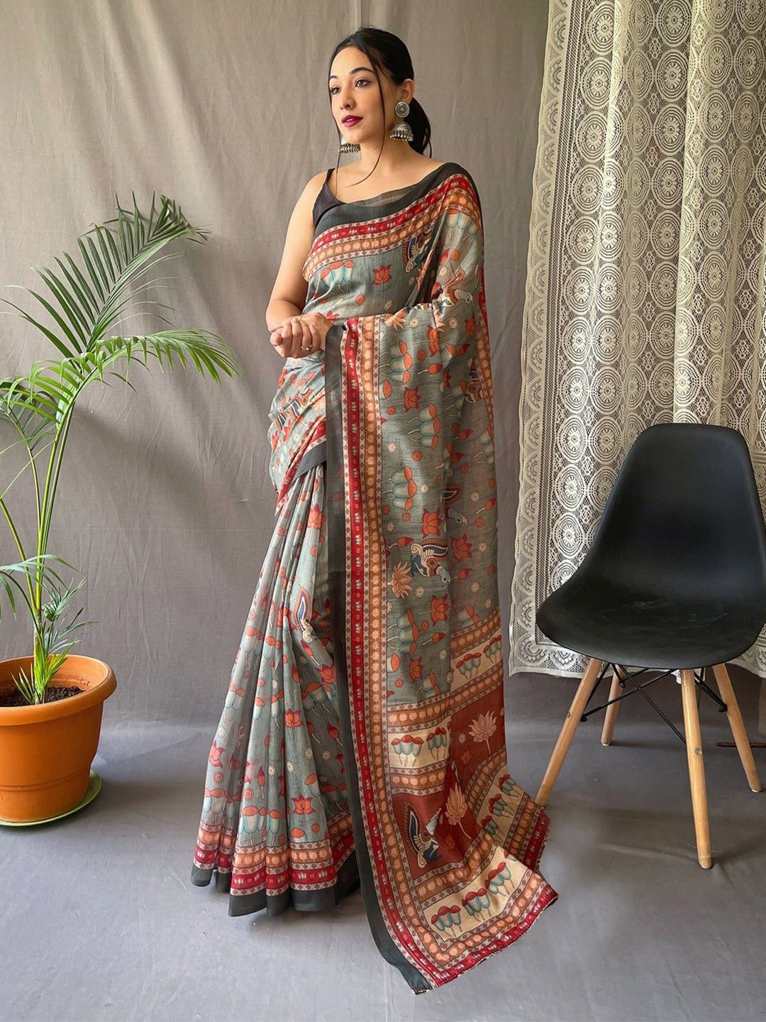 

Nimidiya Floral Pure Cotton Saree, Grey