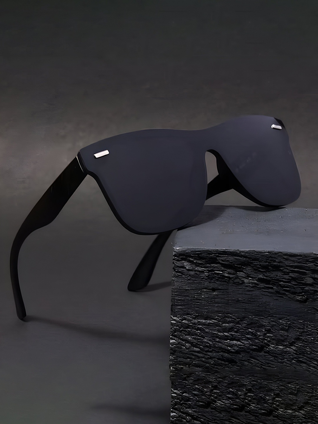 

FUNGLASSES Unisex Square Sunglasses with UV Protected Lens 6090 new black box