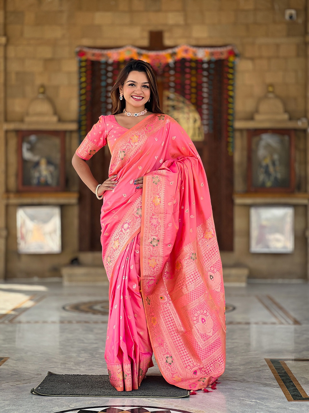 

VEECHIS Woven Design Banarasi Saree, Pink