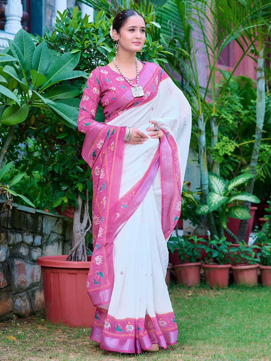 

Mitera Ethnic Motifs Printed Zari Pure Cotton Saree, Pink