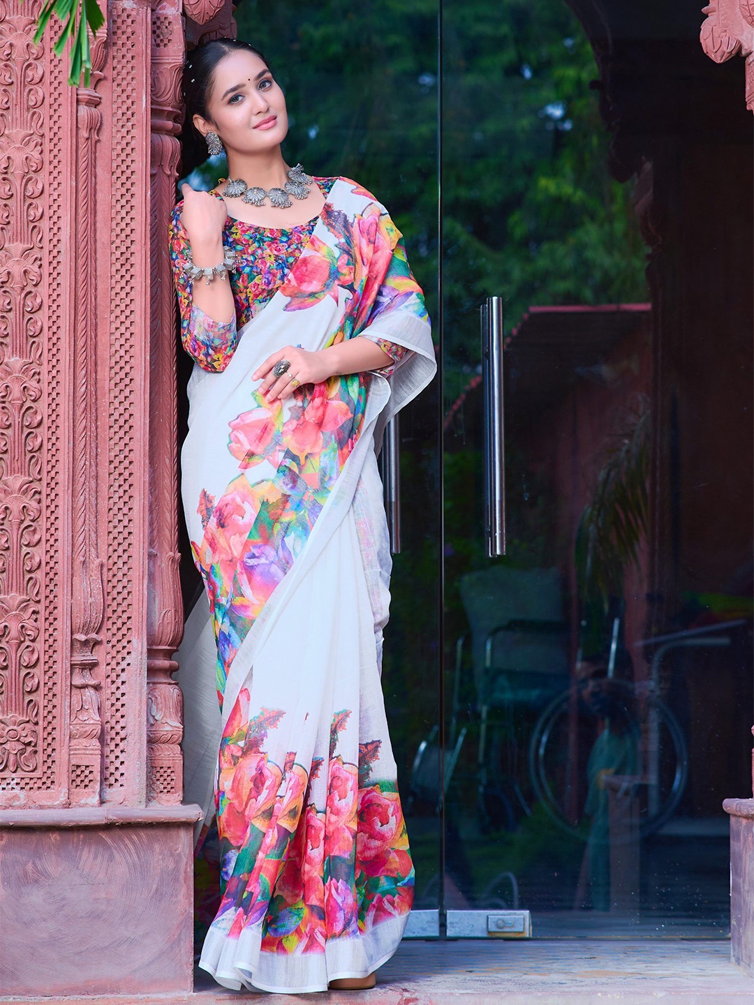 

Mitera Floral Printed Zari Pure Cotton Saree, White