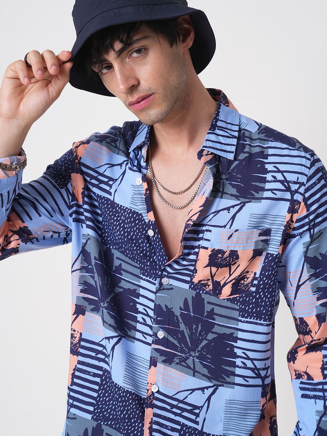 

VASTRADO Men Classic Slim Fit Cutaway Collar Abstract Printed Casual Shirt, Blue