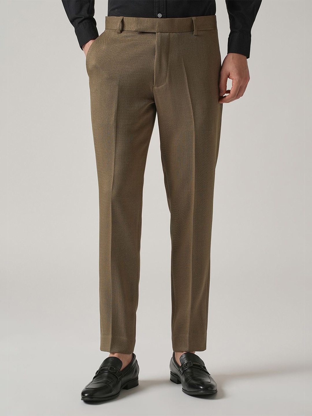 

Banana Club Men Smart Slim Fit Mid Rise Pleated Formal Trousers, Brown