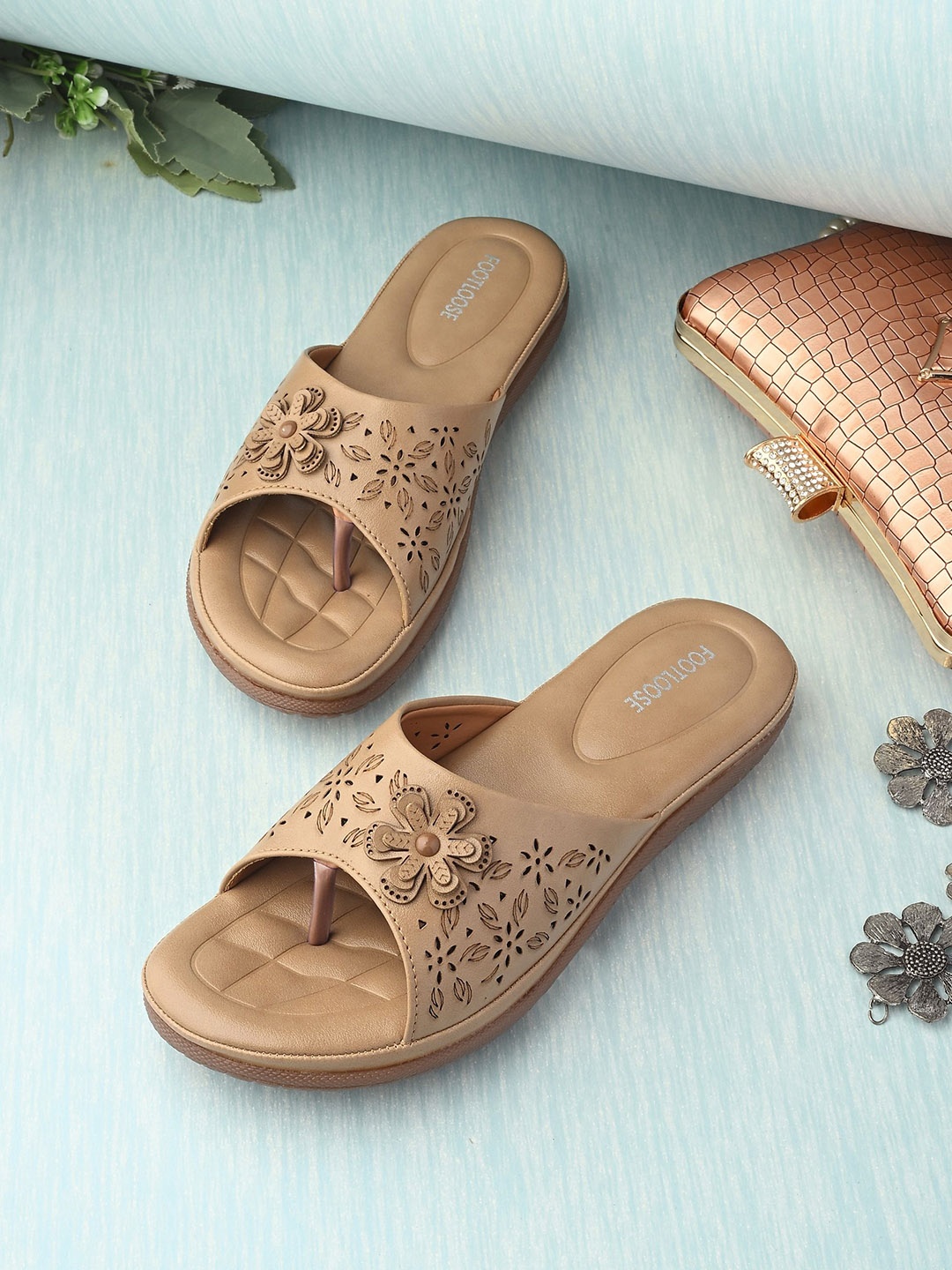 

FOOTLOOSE Women Open Toe Flats, Beige