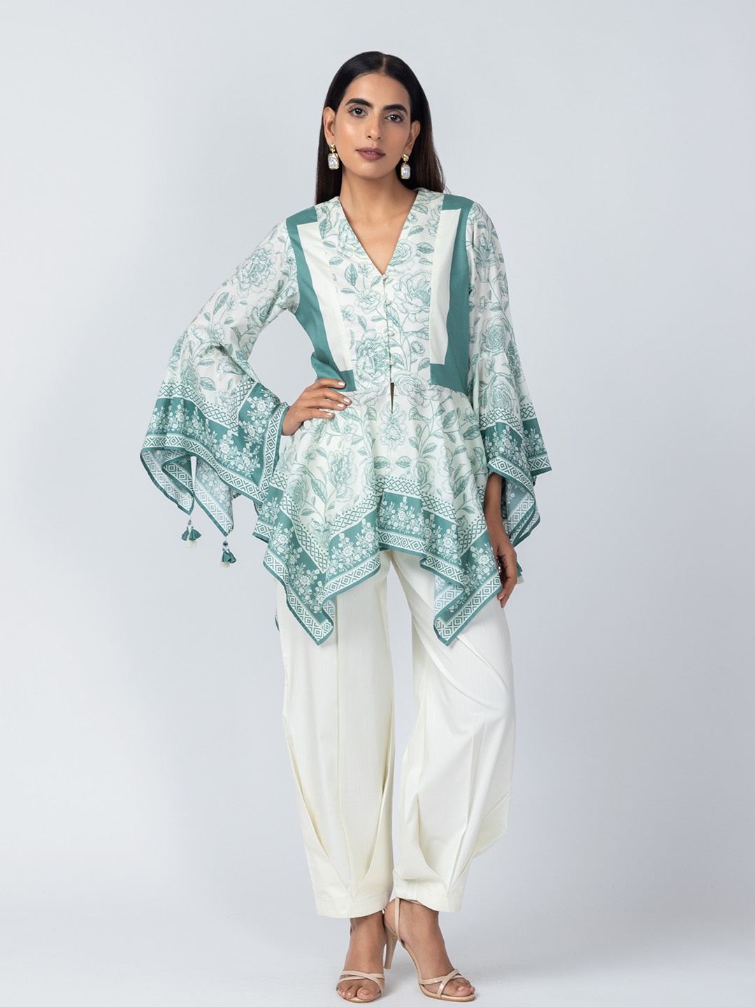 

Label Naariti Floral Printed Flared Sleeves Tunic & Dhoti Pant, Green