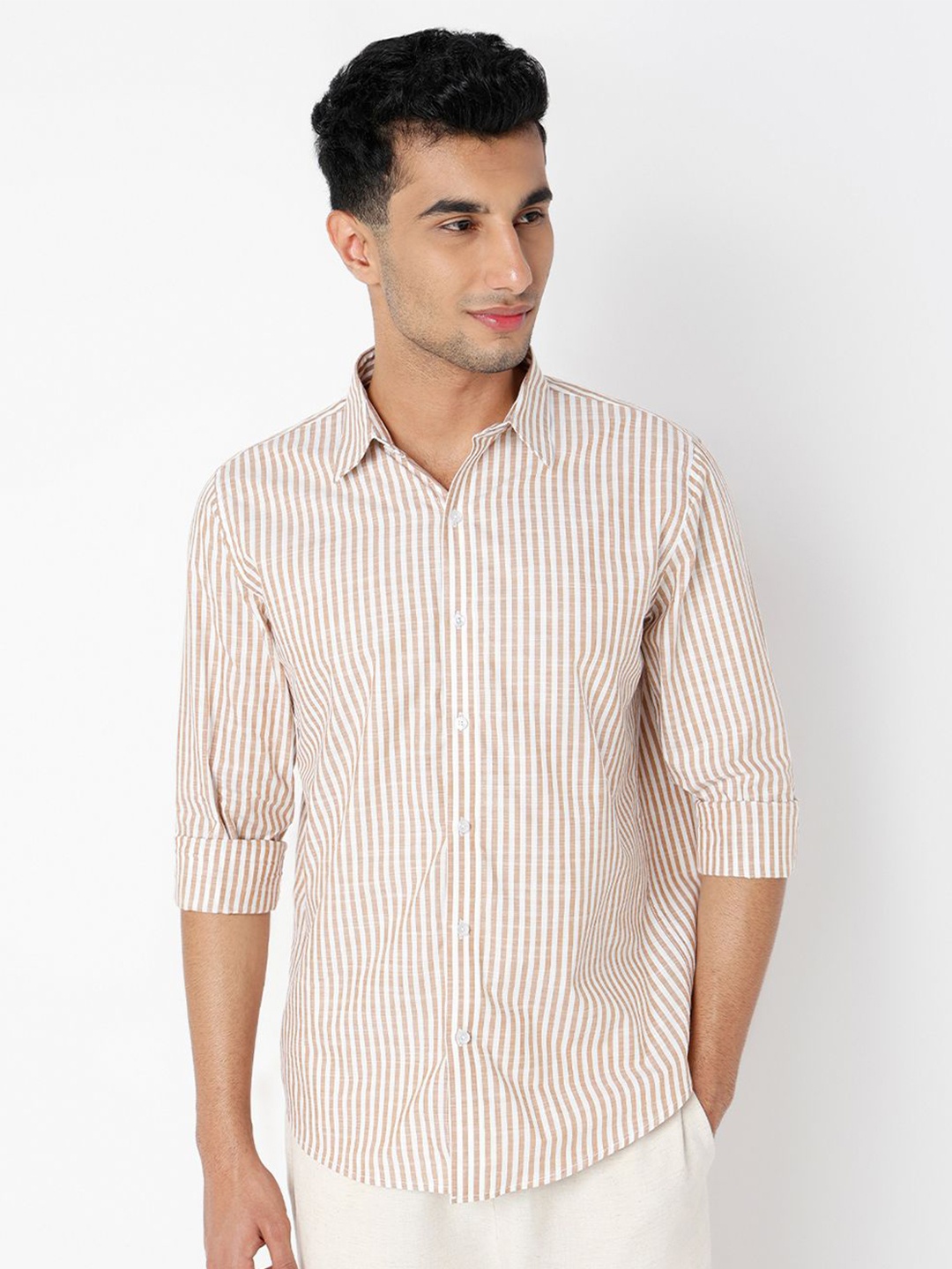 

MARK & ALBERT Men India Slim Fit Spread Collar Vertical Striped Cotton Linen Casual Shirt, Beige