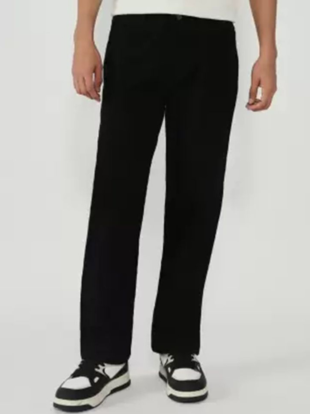 

LINARIA Men Classic Relaxed Fit Mid-Rise Stretchable Jeans, Black